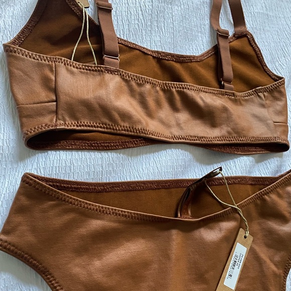 SKIMS WET SET / SCOOP BRALETTE + HIGH WAIST BRIEF/ COOPER - Picture 3 of 4